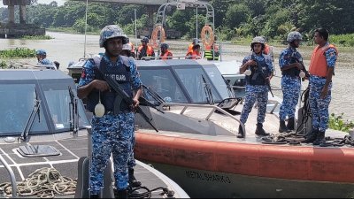 যৌথবাহিনীর সঙ্গে যোগ দিলো কোস্টগার্ড ও নৌবাহিনী
