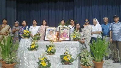 হলি ক্রসের সাবেক দুই অধ্যক্ষ গার্টি আব্বাস ও যোয়্যান হ্যাভেলকাকে স্মরণ (ছবি: নাসিরুল ইসলাম)