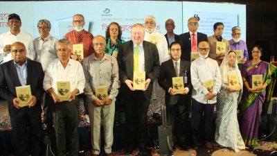 ‘তির-ধনুকে বাজিমাত’-এর প্রকাশনা উৎসব আজ এক জাঁকজমকপূর্ণ অনুষ্ঠানের মধ্য দিয়ে অনুষ্ঠিত হয়েছে