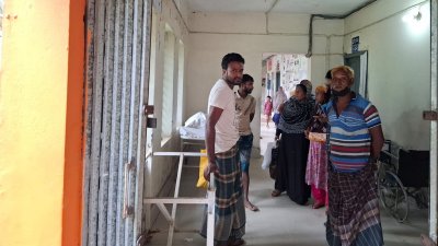 হাসপাতালে স্বজনরা
