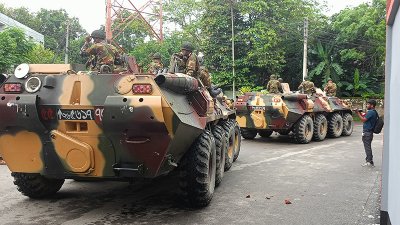 গোপালগঞ্জে আইনশৃঙ্খলা রক্ষাকারী বাহিনীর টহল