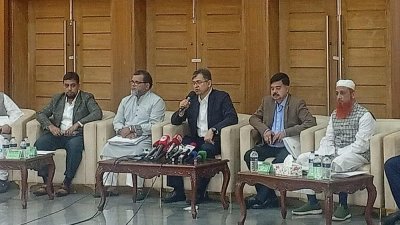 ব্রিফ করেন সালাহ উদ্দিন আহমেদ