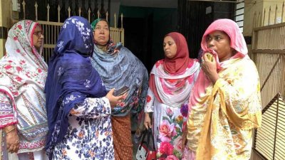 রাজশাহীতে শোকার্ত স্বজনরা