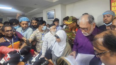 জাতীয় বার্ন ও প্লাস্টিক সার্জারি ইনস্টিটিউটে সাংবাদিকদের ব্রিফ করেন স্বাস্থ্য ও পরিবার কল্যাণ মন্ত্রণালয়ের বিশেষ সহকারী অধ্যাপক ডা. সায়েদুর রহমান