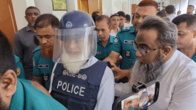 আদালত চত্বরে নজরুল ইসলাম মজুমদার