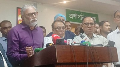 প্রেস বিফ্রিংয়ে কথা বলছেন প্রধান উপদেষ্টার স্বাস্থ্যবিষয়ক বিশেষ সহকারী অধ্যাপক ডা. সায়েদুর রহমান