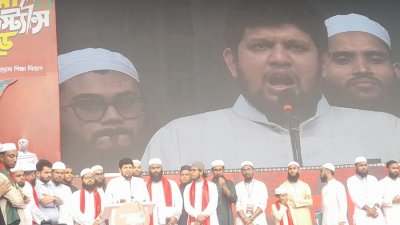 বক্তৃতা করছেন মাহফুজ আলম