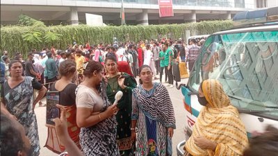 মানবিক কারণে ঘরে বসে থাকতে পারেননি তারা