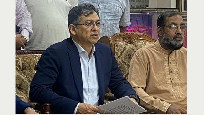 বক্তব্য দিচ্ছেন বিএনপির স্থায়ী কমিটির সদস্য সালাহ উদ্দিন আহমেদ