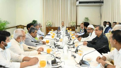 রাজনৈতিক নেতাদের সঙ্গে বৈঠকে ড. মুহাম্মদ ইউনূস