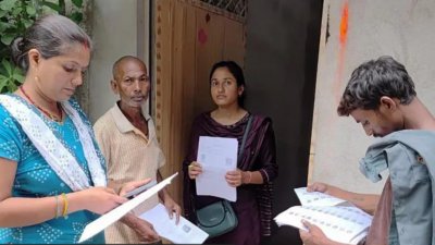 বিহারে ৭৩ লাখ ভোটারের খোঁজ মিলছে না। ছবি: বিবিসি।