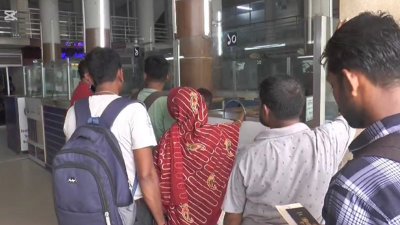 বেনাপোল চেকপোস্টে যাত্রী পারাপার
