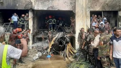 মাইলস্টোন স্কুল অ্যান্ড কলেজে বিধ্বস্ত বিমান