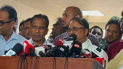 সংবাদ সম্মেলনে কথা বলছেন অধ্যাপক মো. নাসির উদ্দিন
