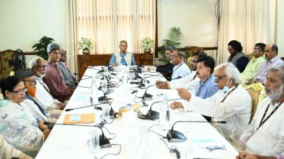 রাজনৈতিক দলের নেতাদের সঙ্গে বৈঠকে প্রধান উপদেষ্টা