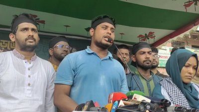 সমাবেশে বক্তব্য দিয়েছেন হাসনাত আবদুল্লাহ