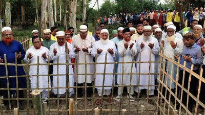 জামায়াতের প্রয়াত নেতা শাহ আলমের কবর জিয়ারত ও ফাতেহা পাঠ করেন দলটির আমির
