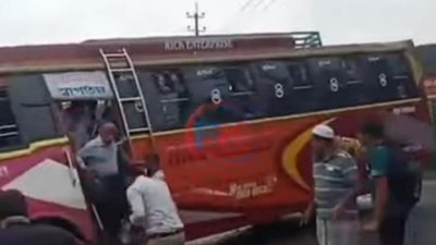দুর্ঘটনাকবলিত বাস