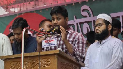 ব্রাহ্মণবাড়িয়া শহরের জাতীয় বীর আব্দুল কুদ্দুস মাখন পৌর মুক্তমঞ্জে পথসভায় বক্তব্য রাখেন এনসিপির মুখ্য সমন্বয়ক হাসনাত আবদুল্লাহ