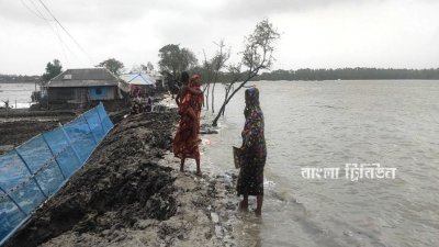 প্রাকৃতিক দুর্যোগে জলবায়ু উদ্বাস্তুতে পরিণত হচ্ছেন শ্যামনগর ও আশাশুনি উপকূলের বাসিন্দারা। ফাইল ছবি