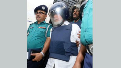 আদালত চত্বরে সাবেক প্রধান বিচারপতি এবিএম খায়রুল হক