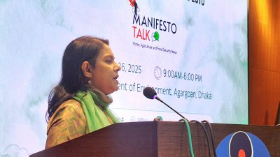 বক্তব্য দিচ্ছেন পরিবেশ উপদেষ্টা