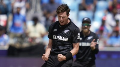 শেষ ওভারে কিউইদের জয়ের নায়ক হেনরি।