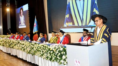 অনুষ্ঠানে বক্তব্য রাখছেন প্রাথমিক ও গণশিক্ষা উপদেষ্টা অধ্যাপক ডা: বিধান রঞ্জন রায় পোদ্দার