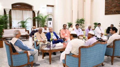 রাজনৈতিক দলের নেতাদের সঙ্গে বৈঠকে ড. মুহাম্মদ ইউনূস
