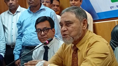 বক্তব্য দিচ্ছেন সিইসি এ এম এম নাসির উদ্দিন