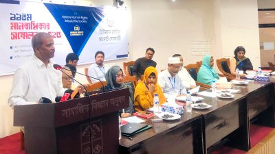 কথা বলছেন উপদেষ্টা আসিফ নজরুল
