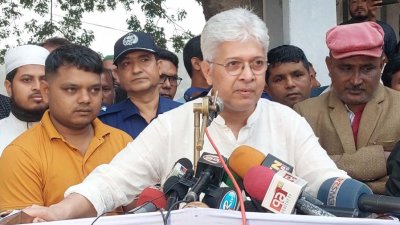কথা বলছেন আদিলুর রহমান খান