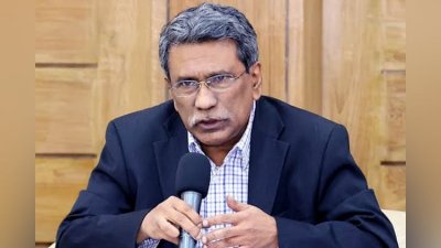 সাংবাদিকদের ব্রিফ করেন অধ্যাপক আলী রীয়াজ