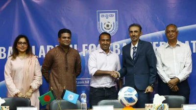 খোদারাহমিকে স্বাগত জানান বাফুফে সভাপতি