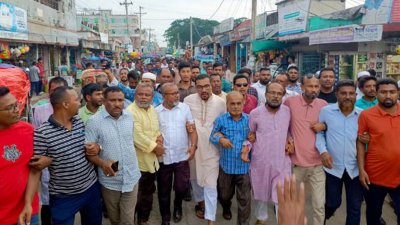 নাসীরুদ্দীন পাটওয়ারীর মন্তব্যের প্রতিবাদে বিক্ষোভ মিছিল ও প্রতিবাদ সমাবেশ করেছে বিএনপি