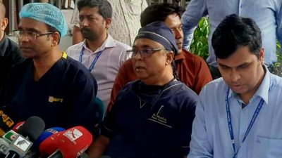 দগ্ধ রোগীদের সর্বশেষ তথ্য জানাচ্ছেন ইনস্টিটিউটের ভারপ্রাপ্ত পরিচালক অধ্যাপক ডা. মো. নাসির উদ্দিন