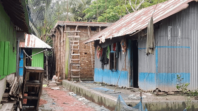 রাজ্জাকের পাকা বাড়ির কাজ চলমান