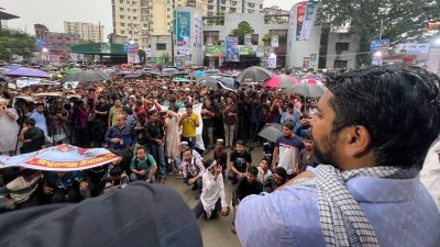 সোমবার বিকালে ময়মনসিংহ নগরের টাউন হল চত্বরে আয়োজিত পথসভায় বক্তব্য দিয়েছেন এনসিপির আহ্বায়ক নাহিদ ইসলাম