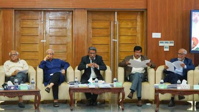 জাতীয় ঐকমত্য কমিশনের বৈঠককে  ড. আলী রীয়াজসহ অন্যরা