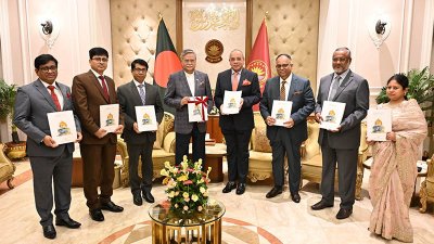 রাষ্ট্রপতির কাছে সুপ্রিম কোর্টের বার্ষিক প্রতিবেদন পেশ করেছেন প্রধান বিচারপতি
