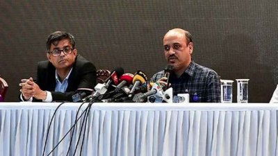 ব্রিফ করছেন প্রধান উপদেষ্টার উপ-প্রেস সচিব আবুল কালাম আজাদ মজুমদার (ফাইল ফটো)