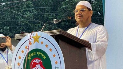 সোমবার বিকালে চুয়াডাঙ্গা শহরের টাউন ফুটবল মাঠে ইসলামী আন্দোলন বাংলাদেশ চুয়াডাঙ্গা জেলা শাখার আয়োজনে অনুষ্ঠিত গণসমাবেশে বক্তব্য দেন চরমোনাই পীর সৈয়দ মুহাম্মাদ রেজাউল করীম