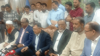 বৈঠক শেষে সাংবাদিকদের ব্রিফিং করছেন সালাহ উদ্দিন আহমেদ
