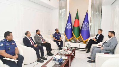 আইজিপি বাহারুল আলমের সঙ্গে সাক্ষাৎ করেন জাতিসংঘের মানবাধিকার পরিষদের স্পেশাল র‍্যাপোর্টিয়ার মরিস টিডবাল বিনজ