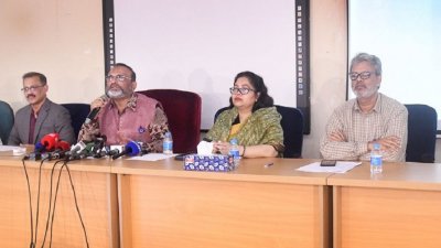 বক্তব্য দিচ্ছেন ঢাবি উপাচার্য  অধ্যাপক ড. নিয়াজ আহমদ খান