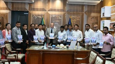 সুপ্রিম কোর্ট রিপোর্টার্স ফোরামের (এসআরএফ) প্রথম সুভ্যেনির ‘জাগরণ’এর মোড়ক উন্মোচন করেন প্রধান বিচারপতি