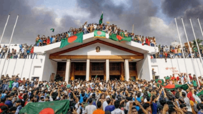 গতবছরের ৫ আগস্টে গণভবনের চিত্র