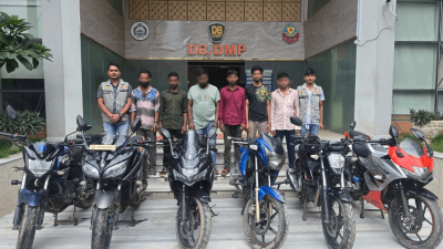 গ্রেফতার ব্যক্তিরা ও উদ্ধার হওয়া মোটরসাইকেল
