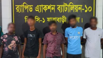 র‌্যাবের হাতে গ্রেফতার  পাঁচ জন