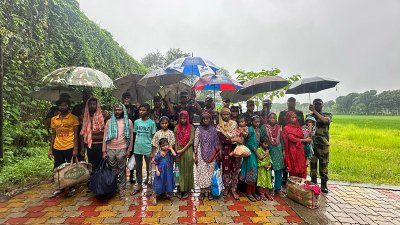 বিজিবির কাছে হস্তান্তর করা ১৫ জন